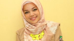 152901_560732_Dewi_Sandra_besar_Indopos