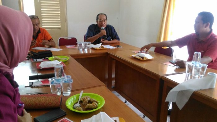 diskusi-publik-dalam-rangka-peringatan-hari-pers-2017-dpp-ikatan-alumni-unand_20170213_091529