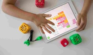 robo-wunderkind-hLvQ4-QEBAE-unsplash (1)_11zon