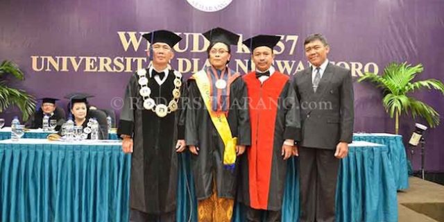 Top, Eka Pratiwi Meski Tunanetra Tapi Jadi Sarjana dan Cum Laude Pula
