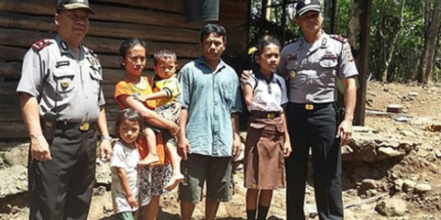 Biasa Kayuh Sepeda ke Sekolah 5 Km dan Cari Kayu Bakar Bantu Keluarga