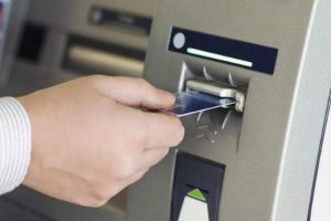 Mulai Senin Ini, Tarik Tunai di ATM Chip Bisa Hingga Rp 20 Juta