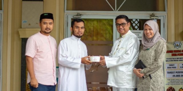 KHAS Pekanbaru Hotel Bersama Dompet Dhuafa Riau Salurkan Paket Makanan Berbuka Puasa untuk Jama’ah Masjid Arrahman Pekanbaru