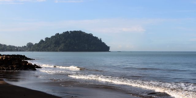 Tingkatkan Tempat Pariwisata, Pemko Padang Lakukan Pembersihan Dan Penataan Pantai Padang