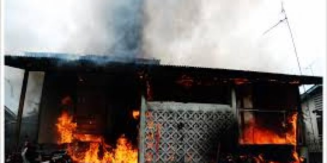 Rumah Warga di Gunung Medan Dharmasraya Hangus Terbakar